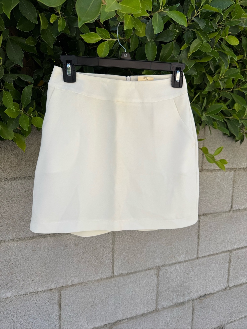 Vintage 90’s BCBG MaxAzria White tailored Mini Skirt with pockets made in USA